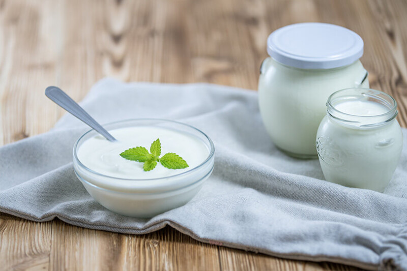 100 kozi jogurt bily